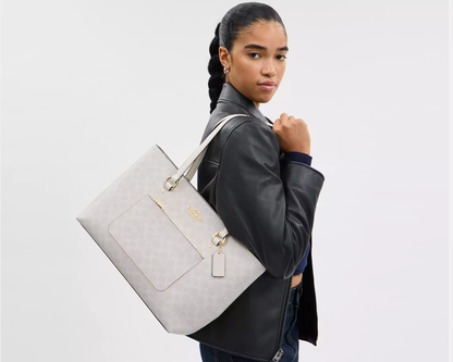 Station Tote Bag In Signature Canvas "Gold/White/Chalk"
