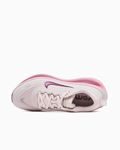 Running Vomero Plus trainers in off white and purple
